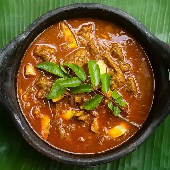 Sie Reuboh, rebusan daging sapi atau kerbau dengan bumbu dan cuka enau.
