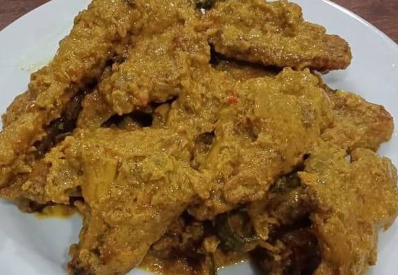 Ayam Iloni pada laman Traveloka.