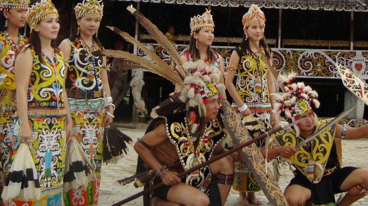 Baju adat Bulang Burai King, Kalimantan Timur.
