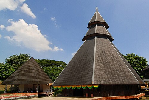Rumah Kariwari di anjungan Papua, Taman Mini Indonesia Indah.