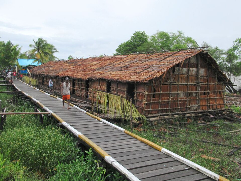 Rumah Jew di Kampung Syuru, Agats, rumah upacara masyarakat Asmat.
