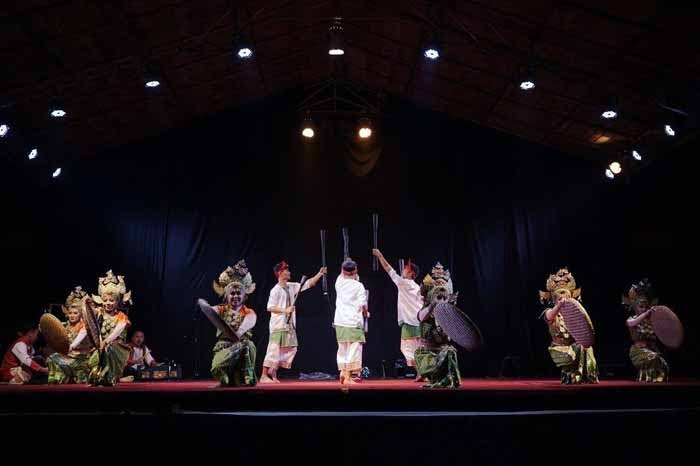 Tari Dinggu (sumber foto: @reza_lumasono_lowa)