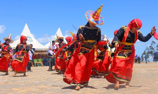 Tari Malulo (sumber foto: skeletonwatchmart.com)