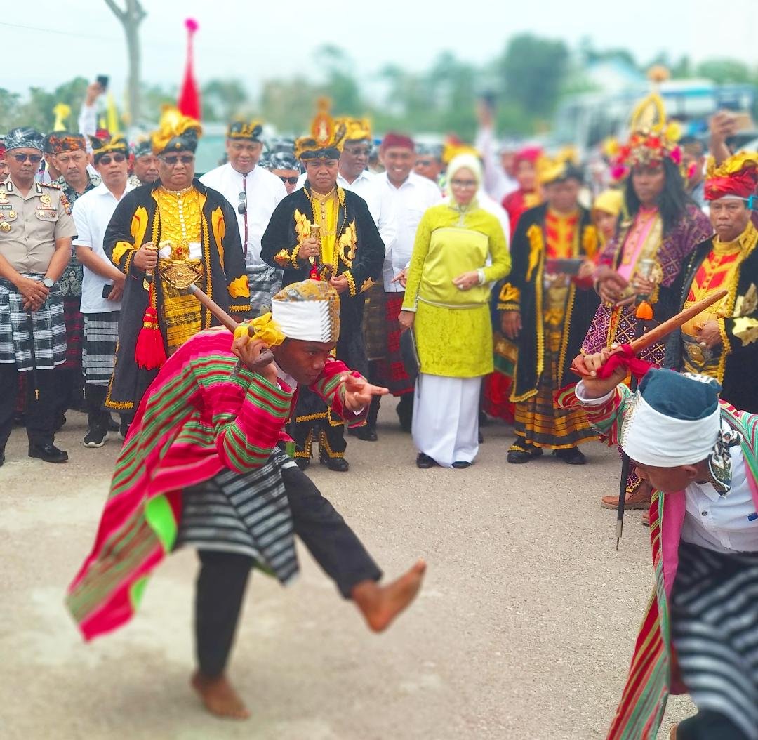 Tari Mangaru (sumber foto: inilahsultra.com)
