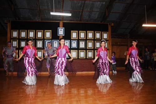 Tari Tatangesan, foto yang ditampilkan pada laman Visit Pare.