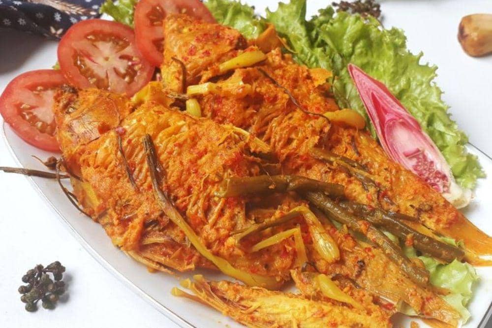 Arsik ikan mas. Kredit gambar pada laman Popmama: Pinterest.com/Ami Arita Indiarto.