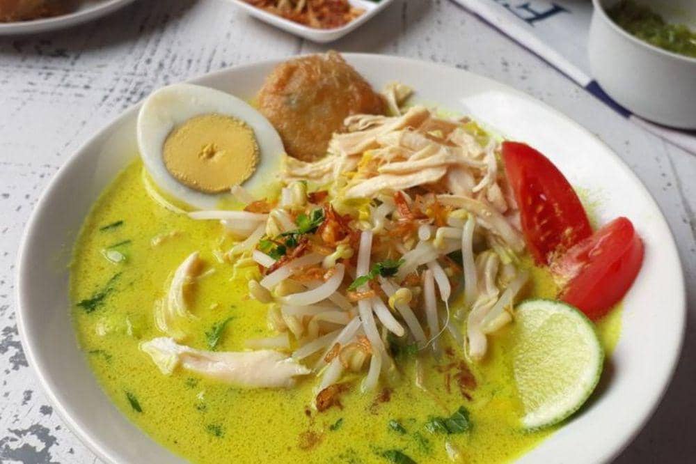 Soto Medan berkuah santan. Kredit gambar pada laman Popmama: Pinterest.com/Nufi Lja.