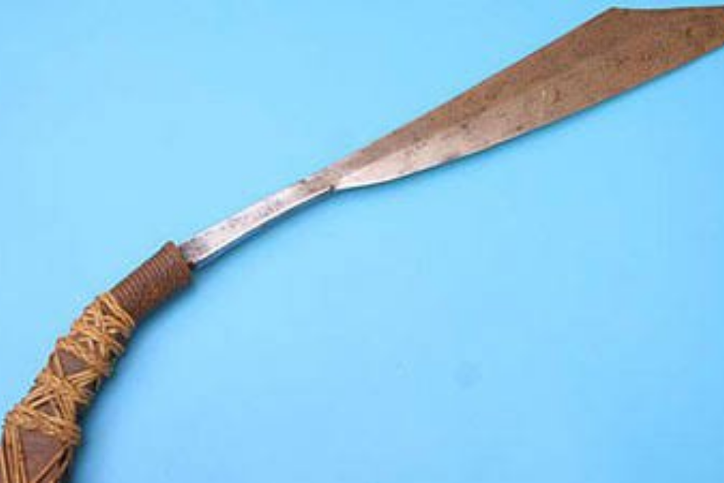Golok Penampar. Sumber gambar pada laman Batakita: Quora.