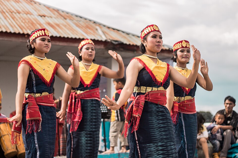 Pertunjukan tari Tortor