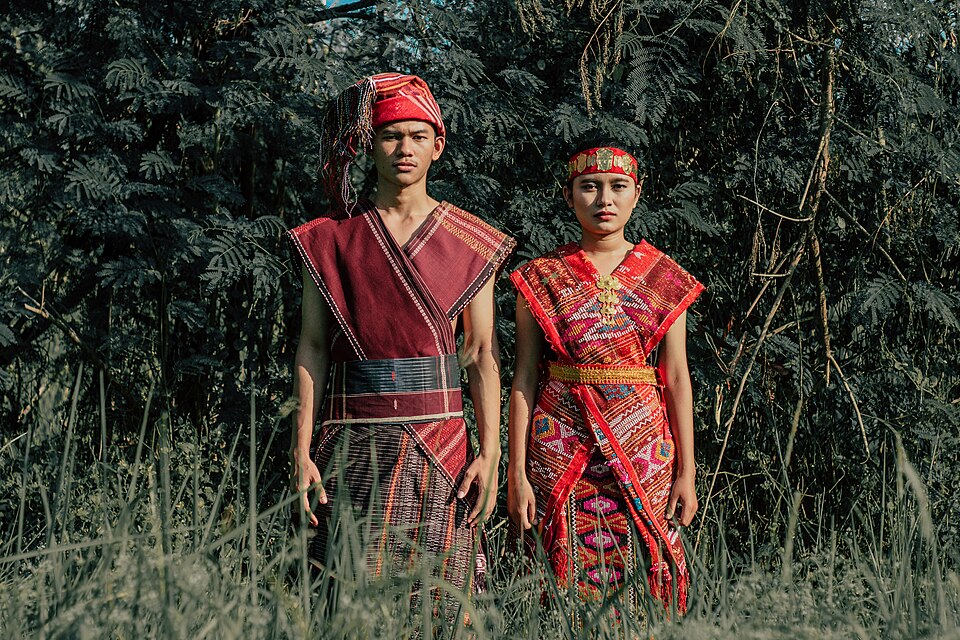 Ulos pada busana masyarakat Batak